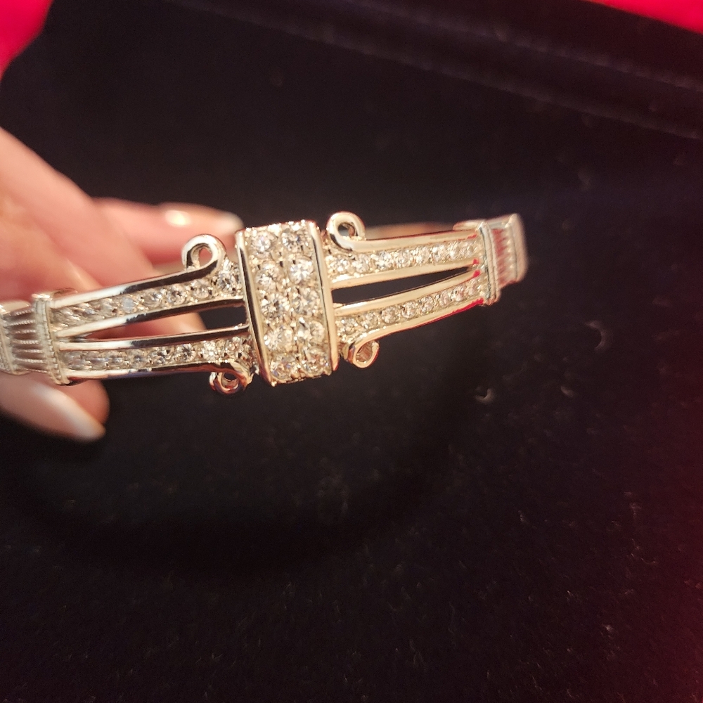 Oval Hinged Sterling Silver Bracelet Sold By Freida Rothman NY Fits Most Wrists